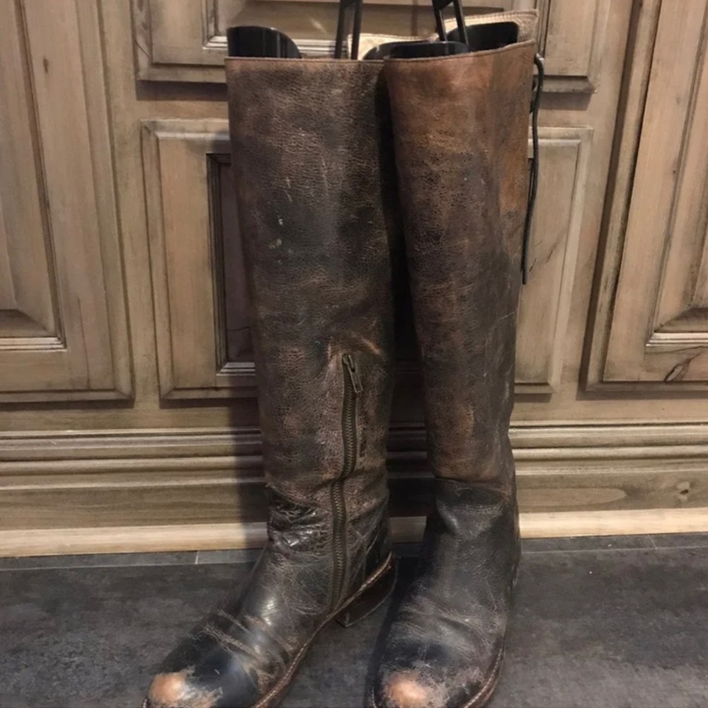 BedStu women’s distressed boots - size 7.
